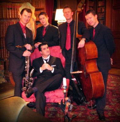 Domonic Halpin & the Honey B`s