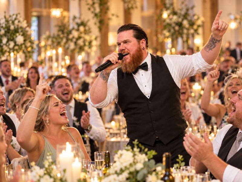 fantastico singing waiters