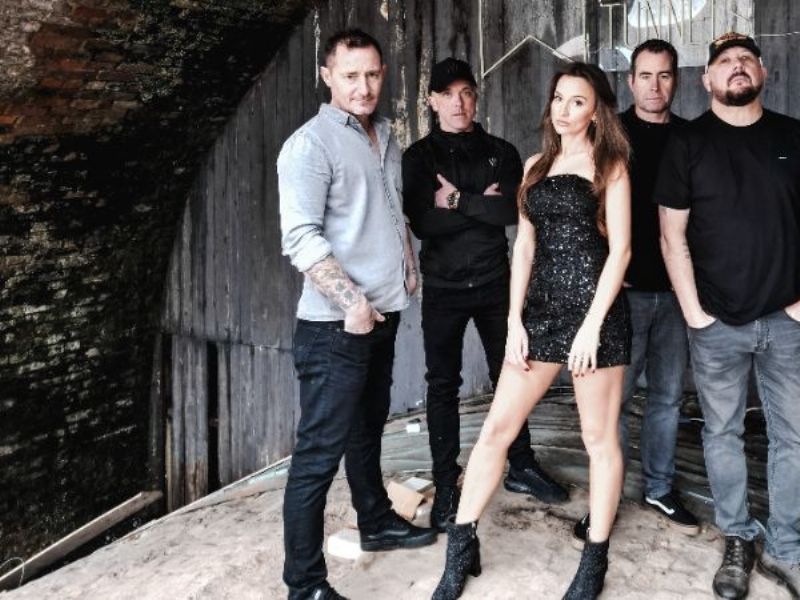 ultimate 90s club anthems band