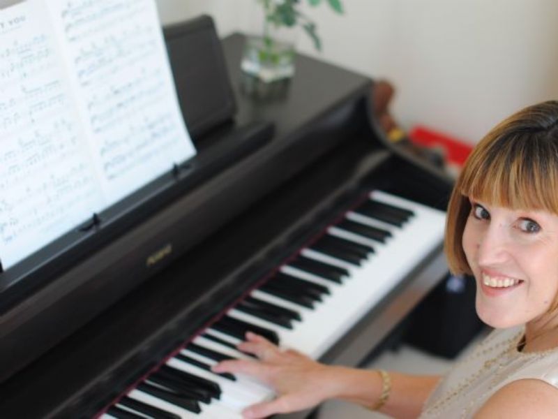 leanne solo pianist