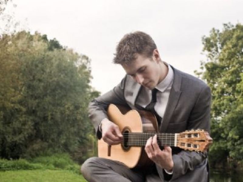 ed solo guitarist