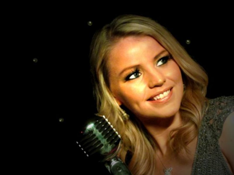 natalie m live lounge