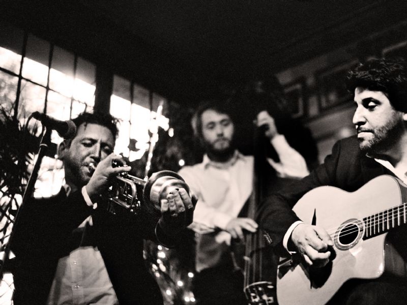 gypsy jazz trio