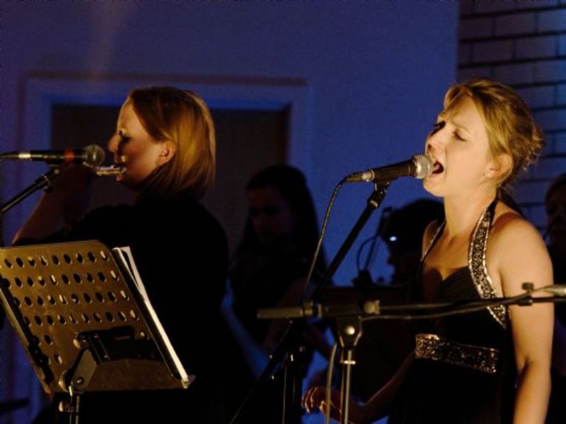 jennifer m swing and jazz singer