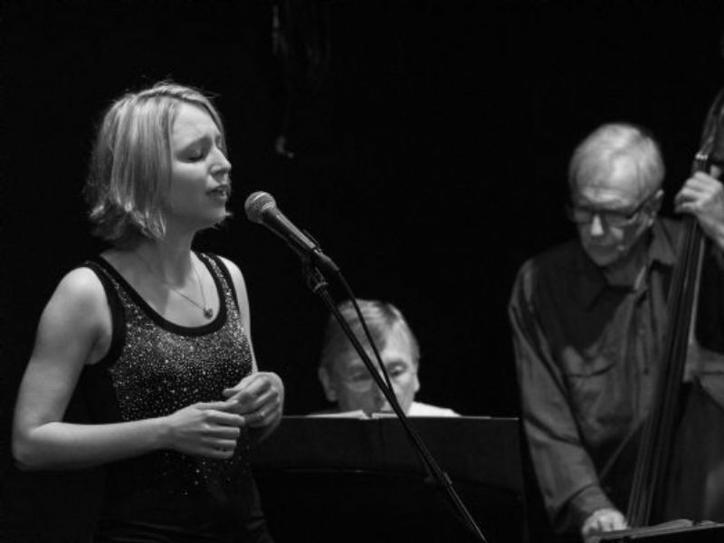 jennifer m swing and jazz singer