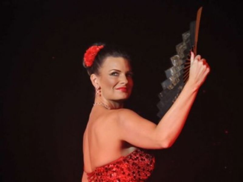 laura does cabaret