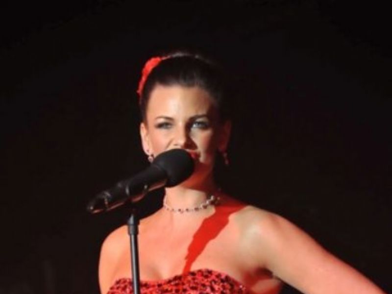laura does cabaret