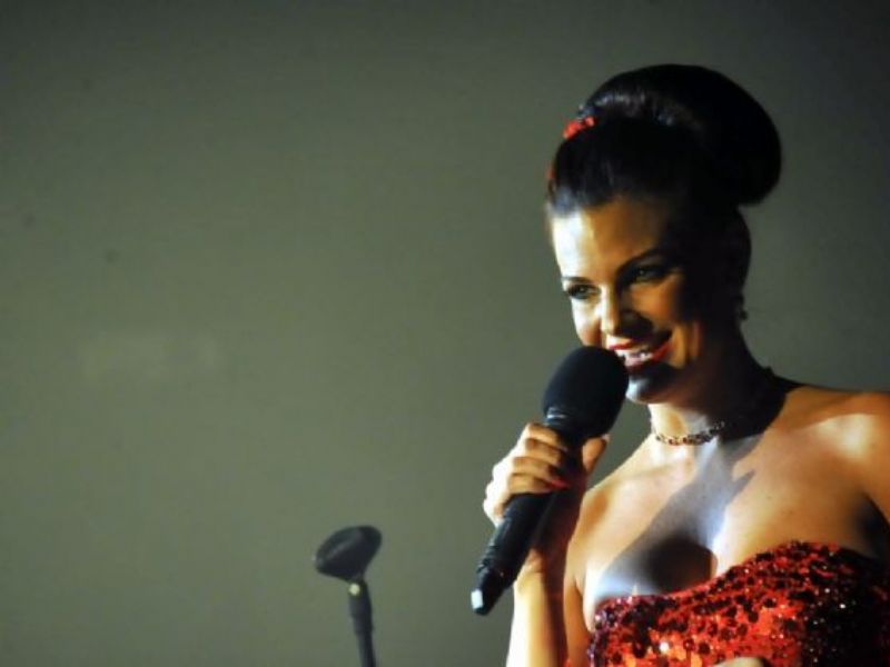 laura does cabaret
