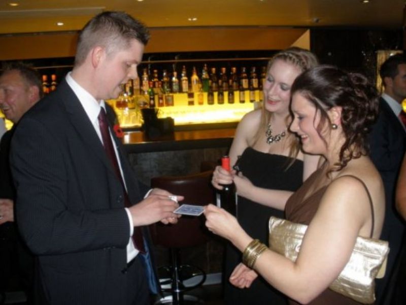 mark roberts close up magician
