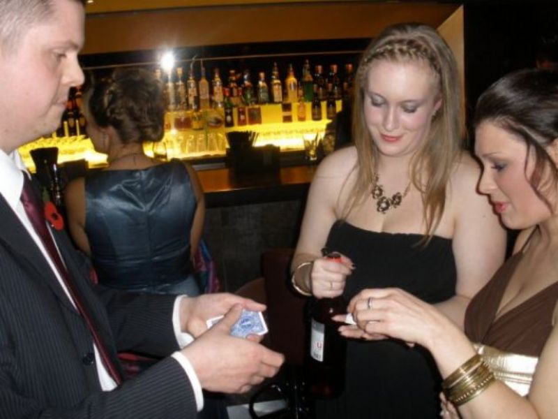 mark roberts close up magician