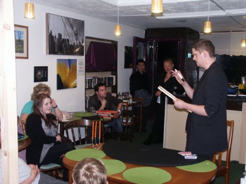 mark roberts close up magician