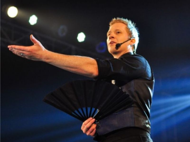 martin close up magician
