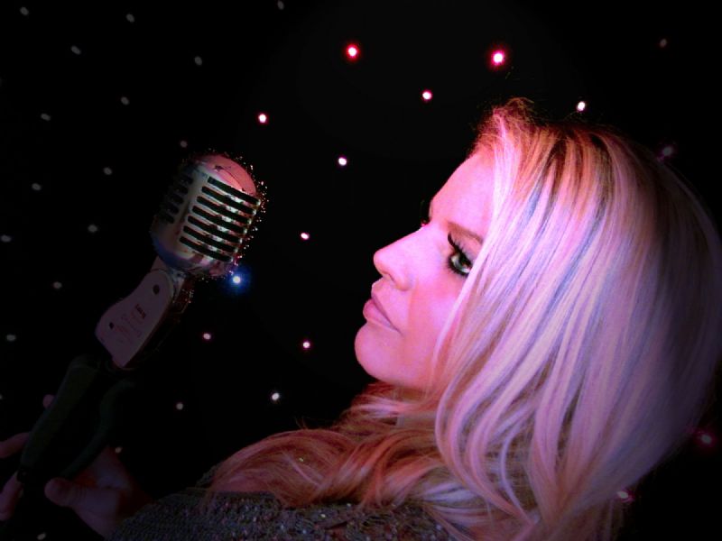 natalie m live lounge