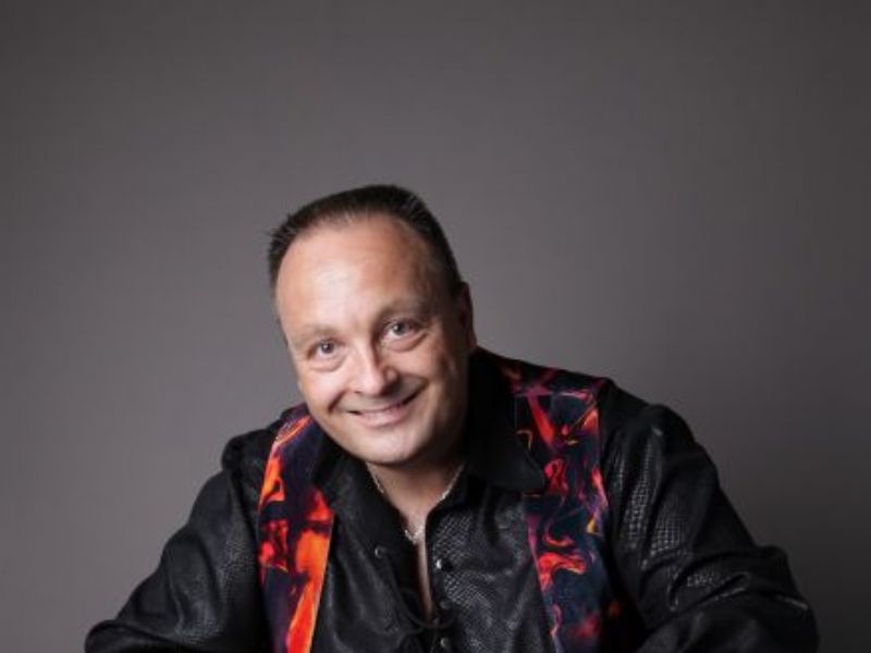 nigel close up magician