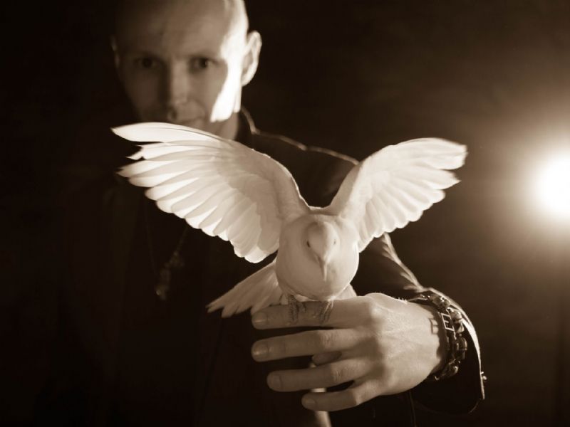 paul stage and close up magician