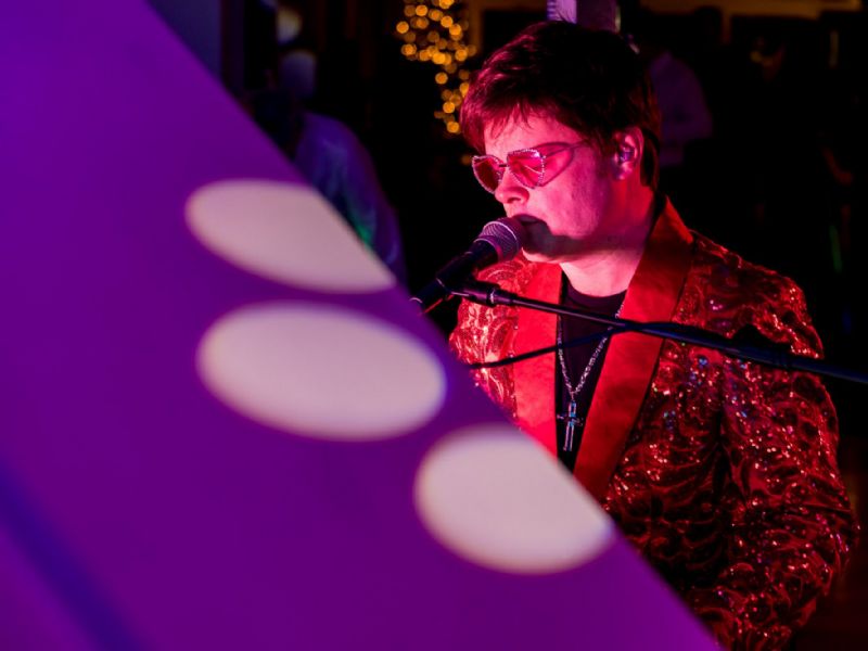 step into elton