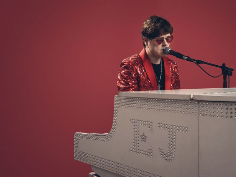 step into elton