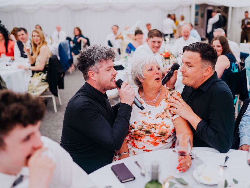 the super singing waiters