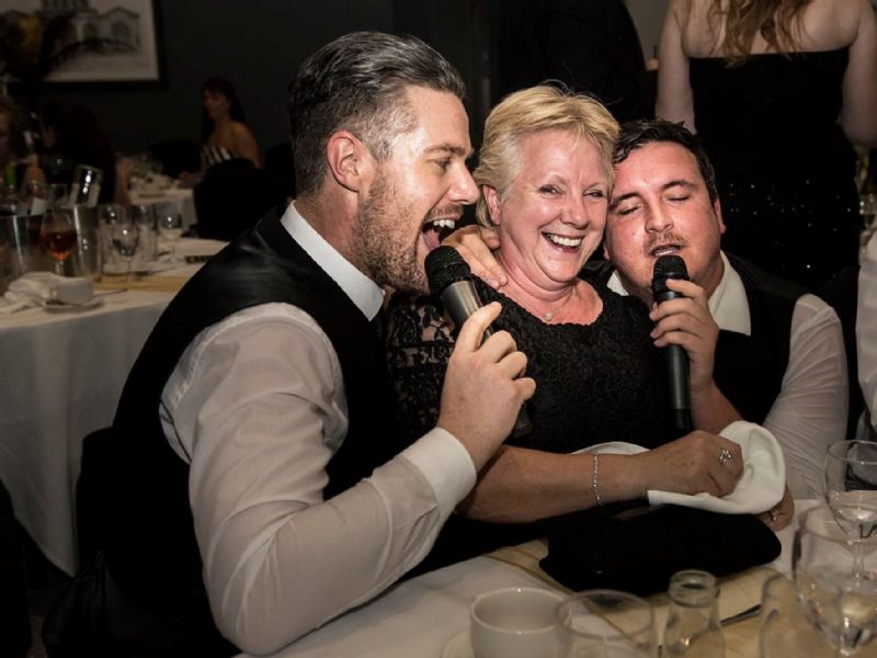 the super singing waiters