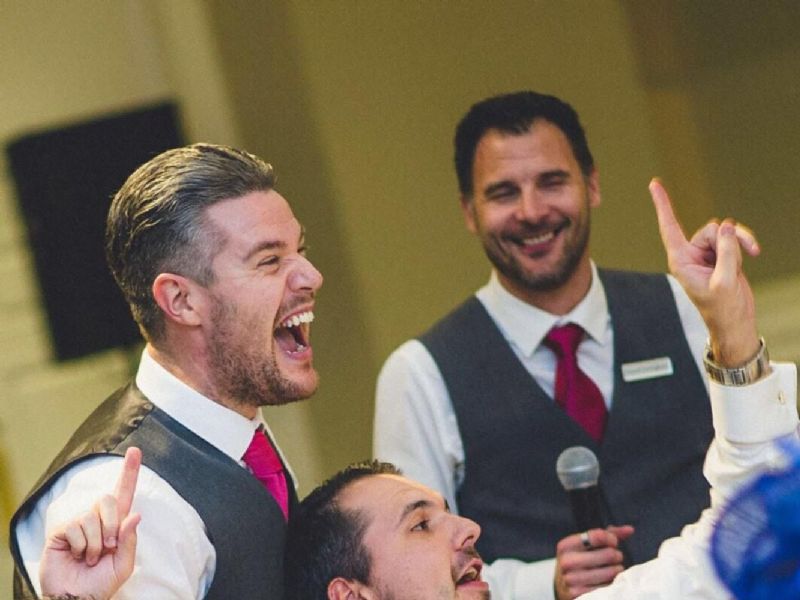 the super singing waiters