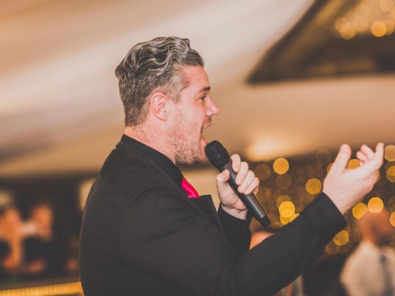 the super singing waiters