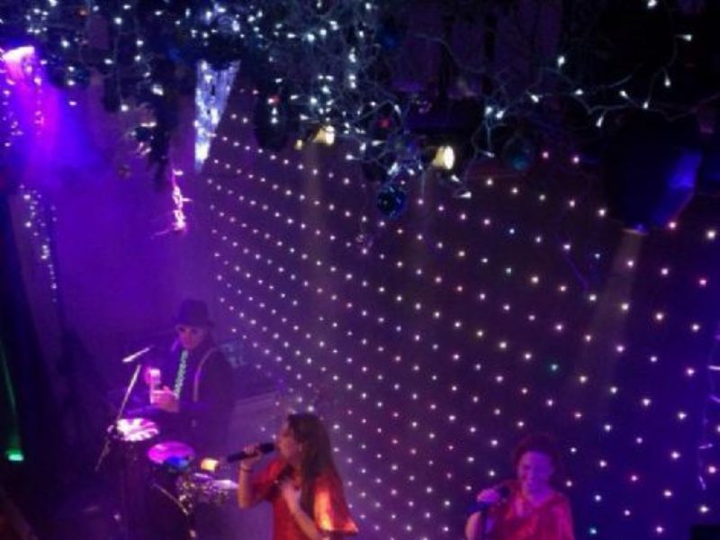 the ultimate 70s party band