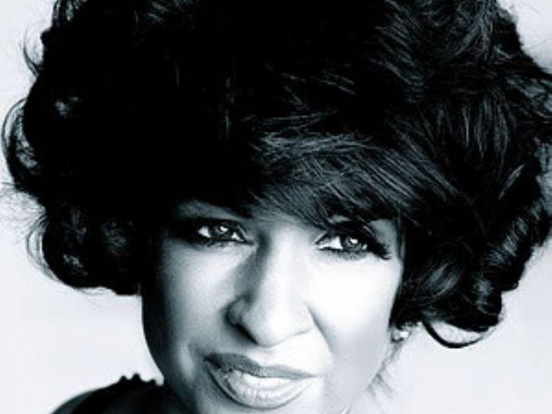 this is shirley bassey