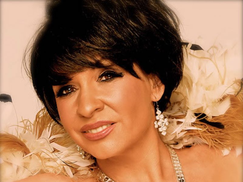 this is shirley bassey