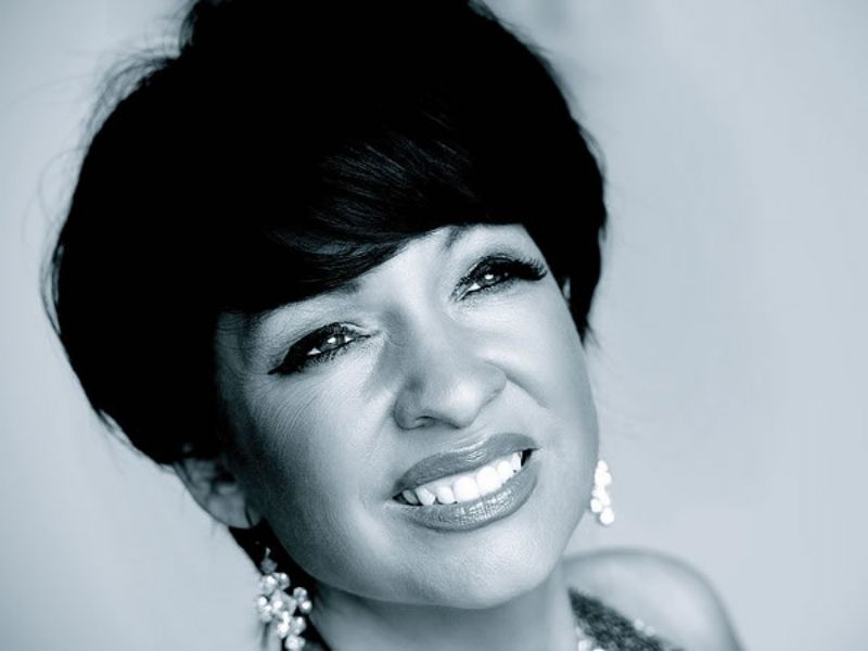 this is shirley bassey