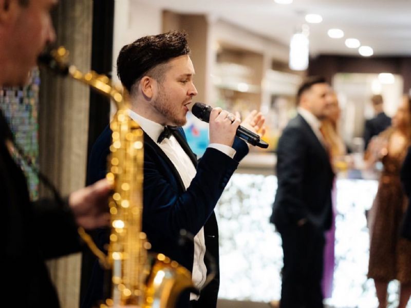 tom w live lounge