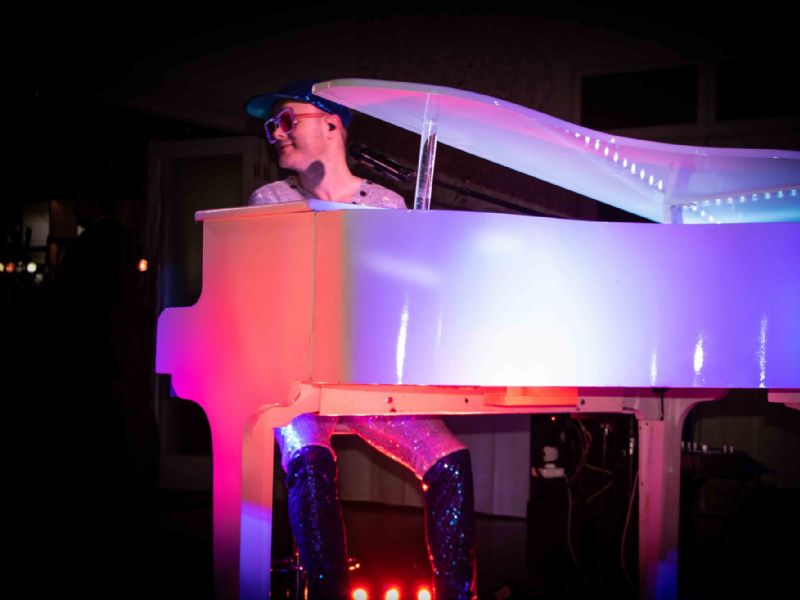 step into elton