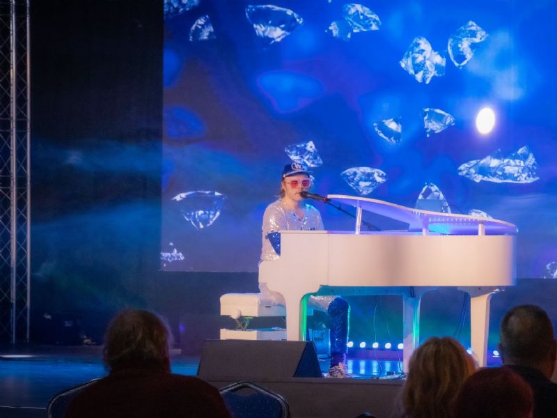step into elton