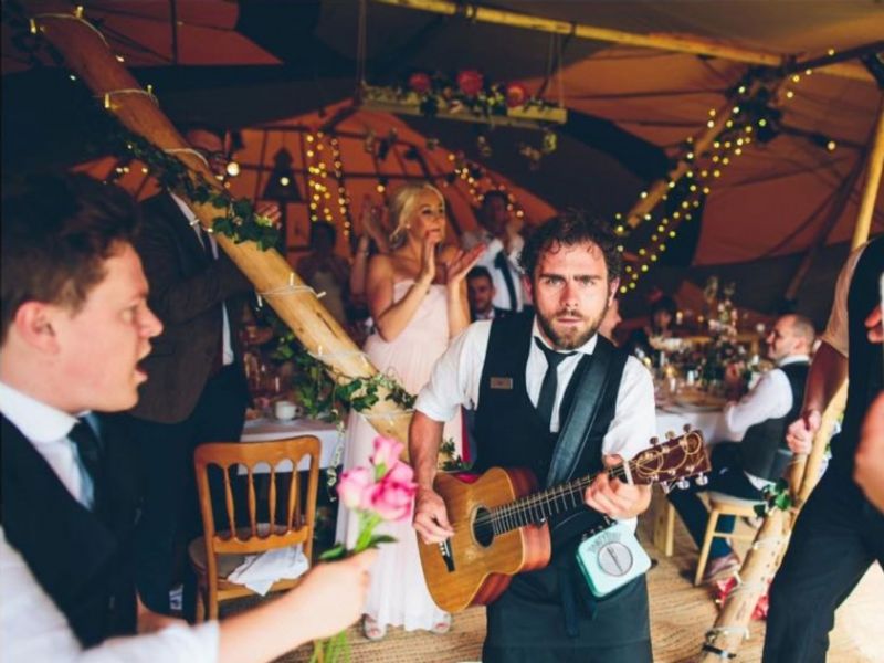 simply singing waiters