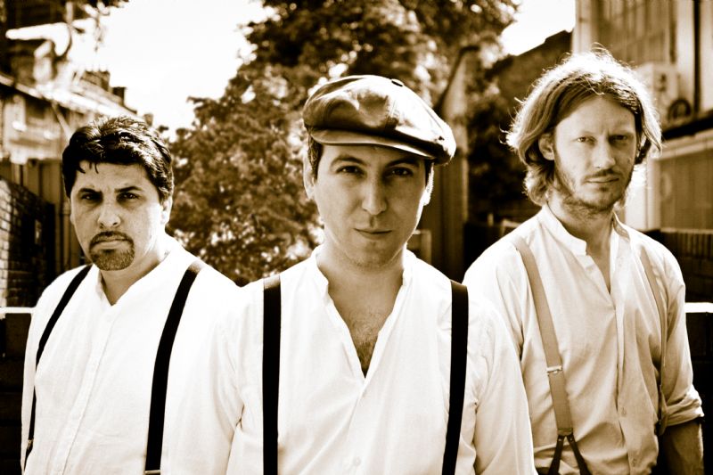gypsy jazz trio