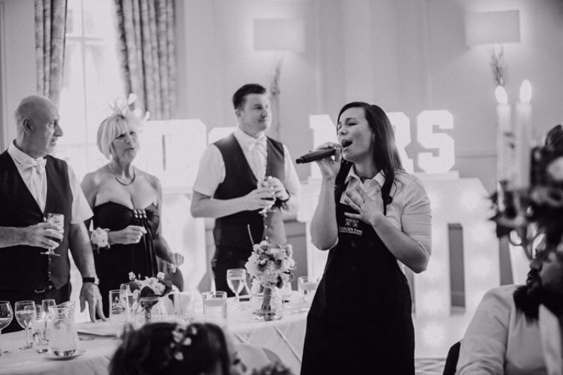 jess the singing waitress