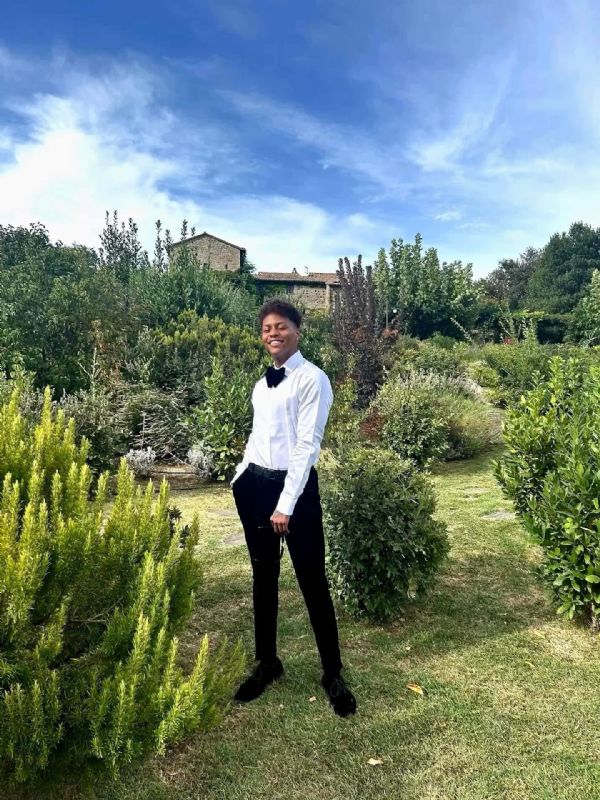 lascel singing waiter