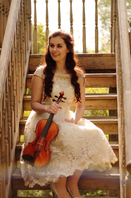 lauren electric violinist