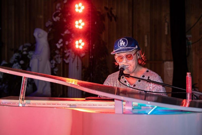 step into elton