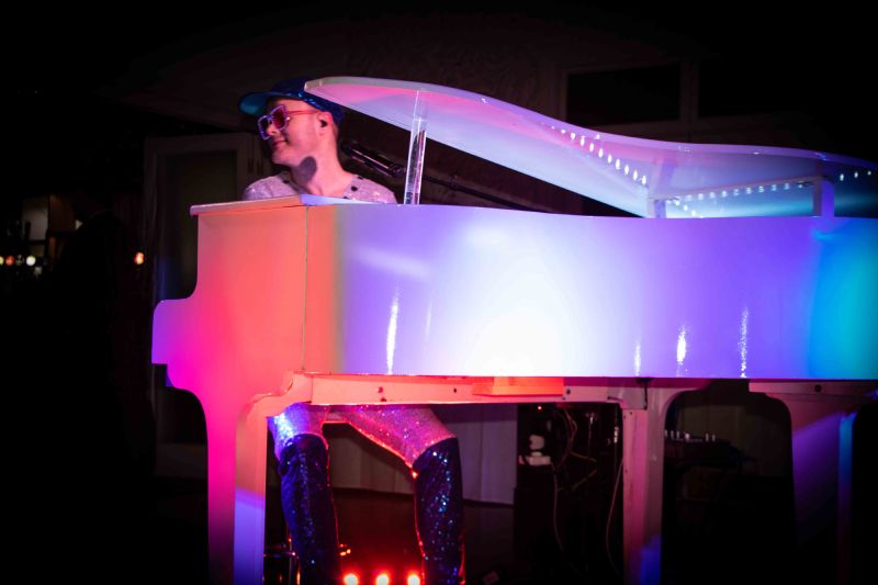 step into elton