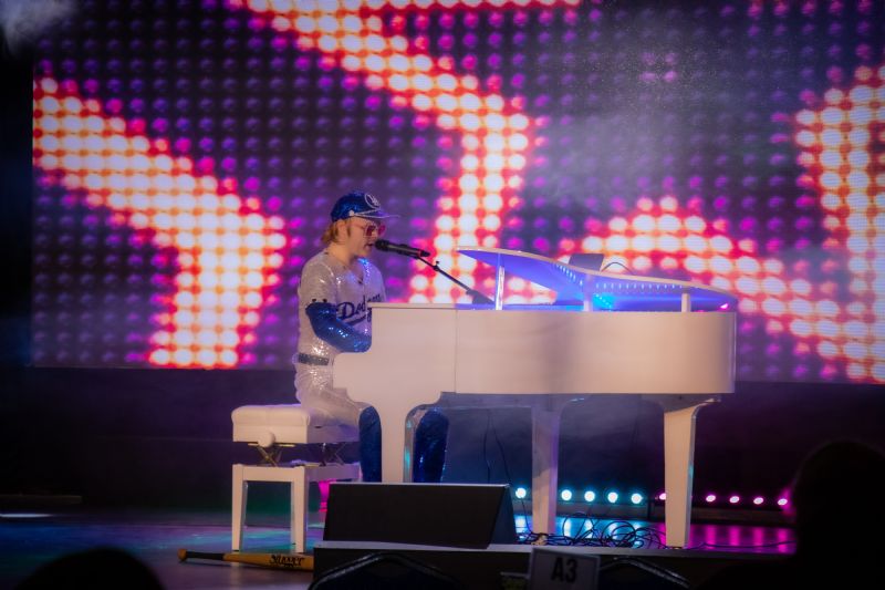 step into elton