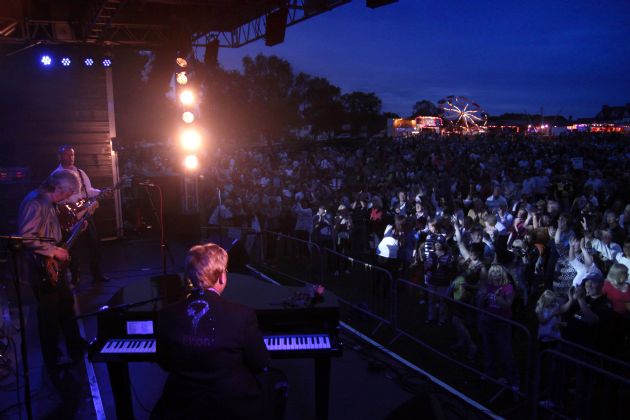 Gallery: The Ultimate Elton John Tribute